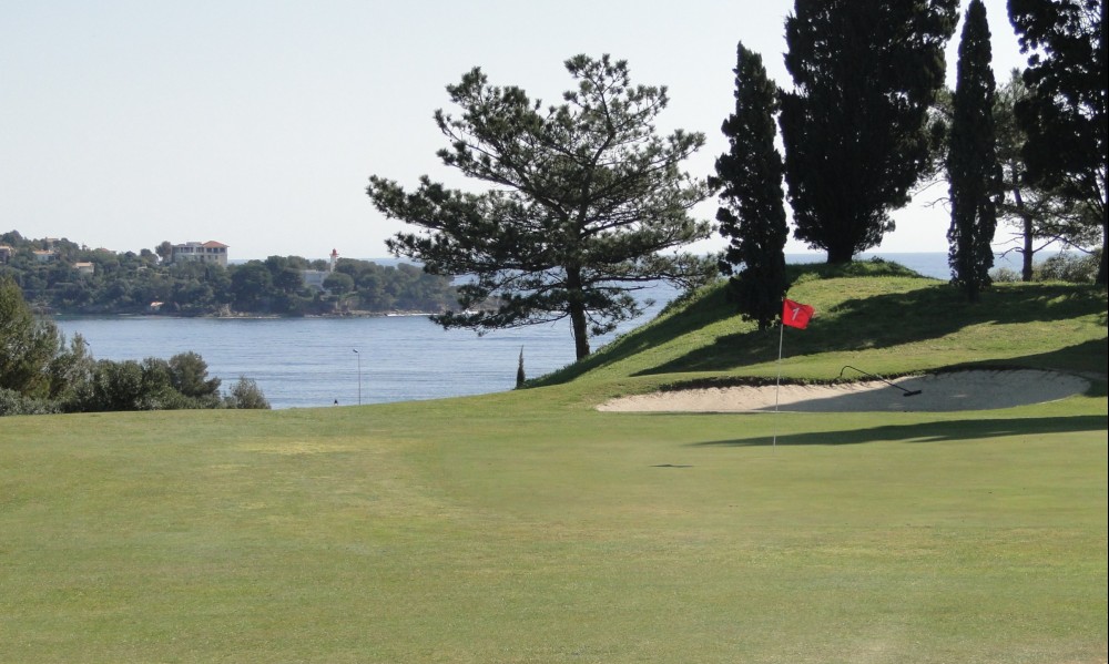 Appui technique à l’ASCAPE pour adapter l’irrigation du golf aux contraintes réglementaires